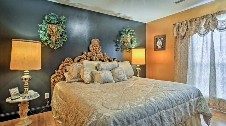 Relax in our rooms featuring comfortable Queen Beds, ensuring a restful night for a rejuvenating stay.
