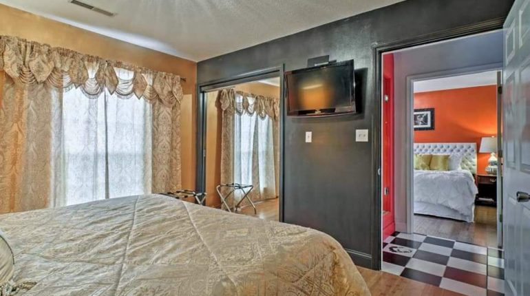 Relax in our rooms featuring comfortable Queen Beds, ensuring a restful night for a rejuvenating stay.