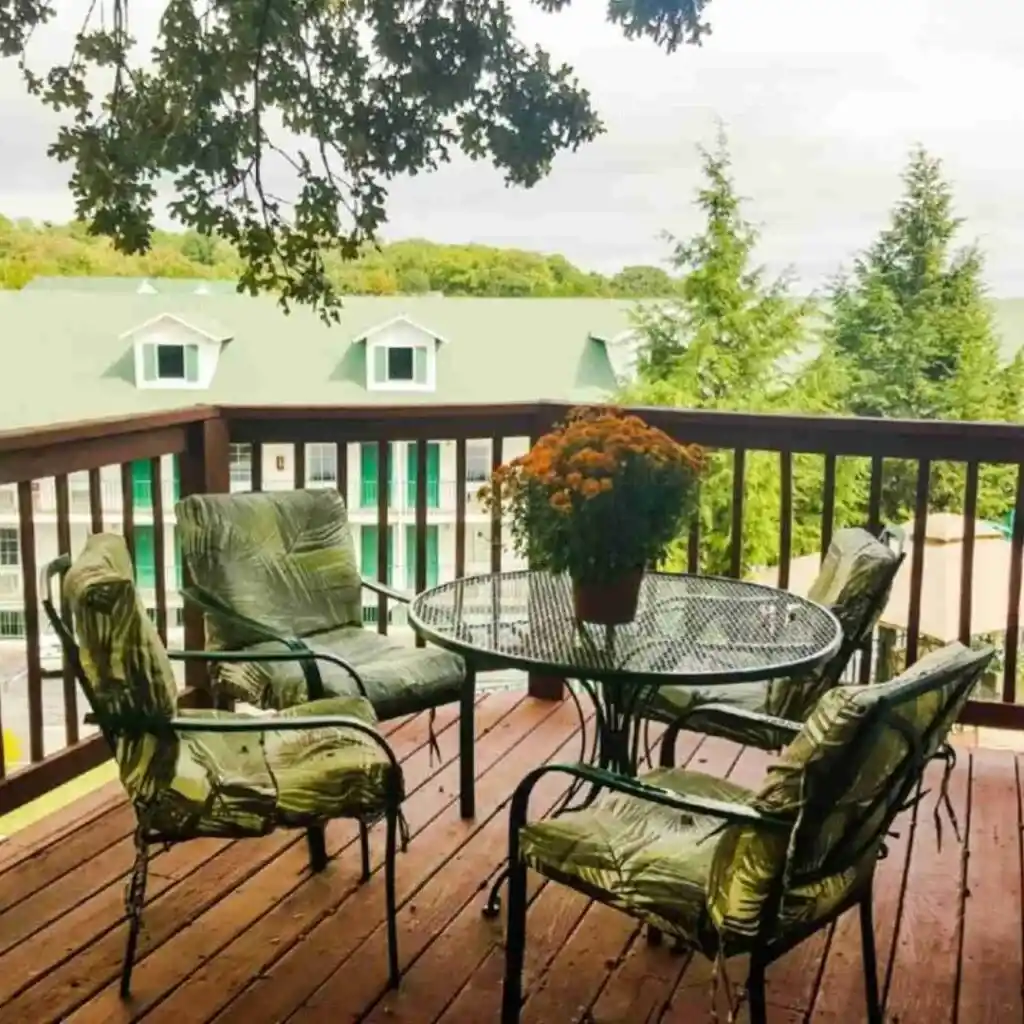 Welcome to Branson King Resorts & Suites, where comfort meets luxury.