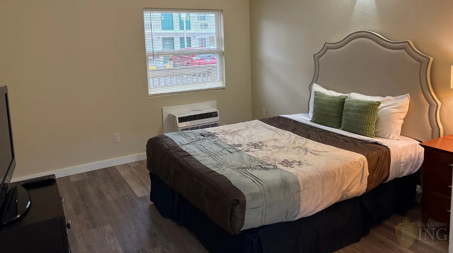 One Bedroom Queen condo (1