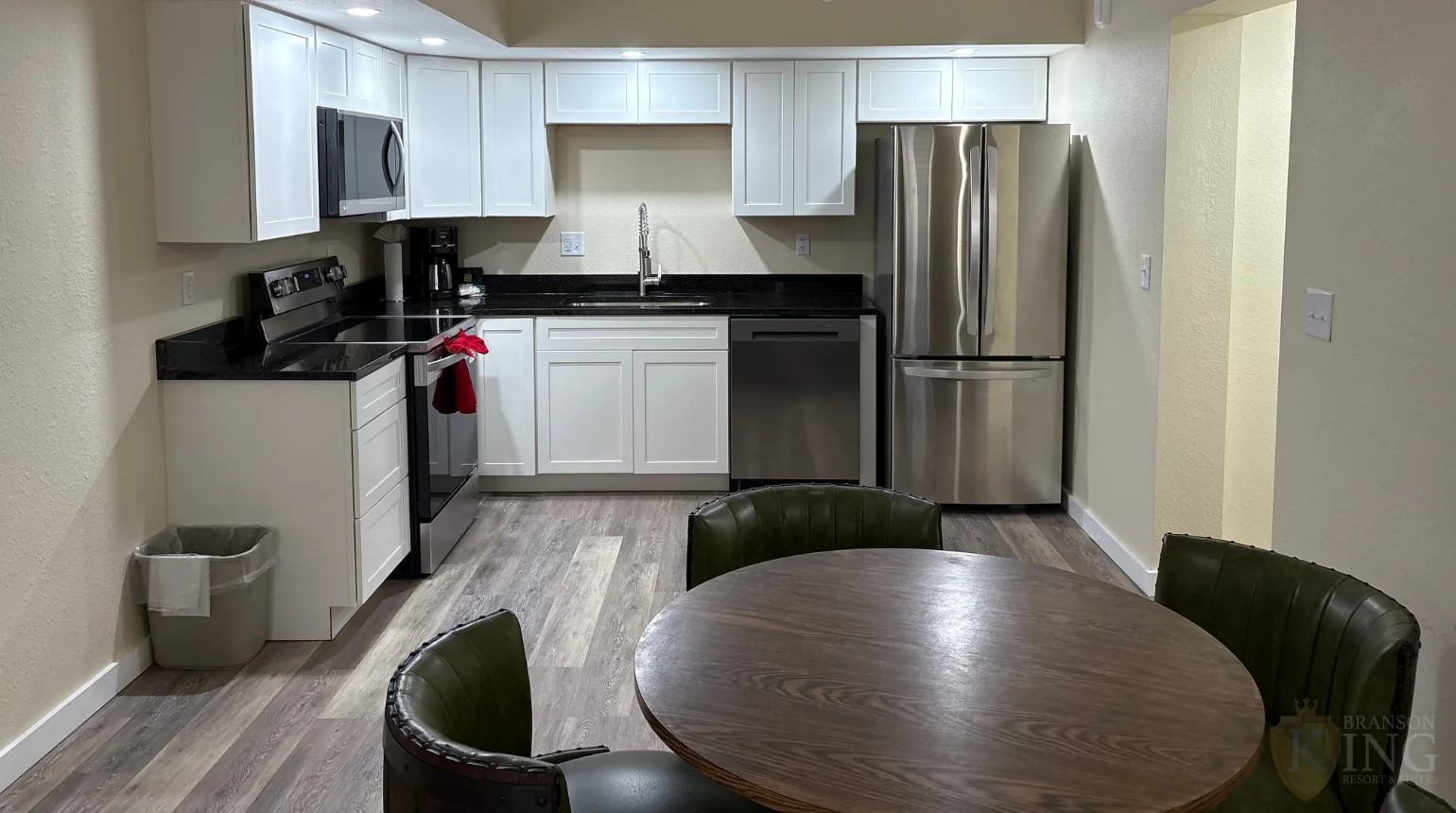 One Bedroom Queen condo (3