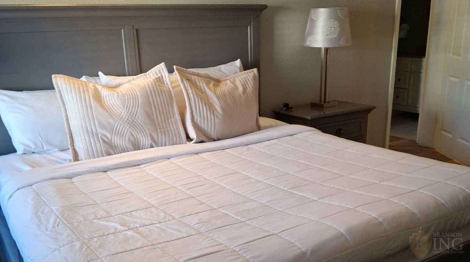 Welcome to Branson King Resorts & Suites, where comfort meets luxury.