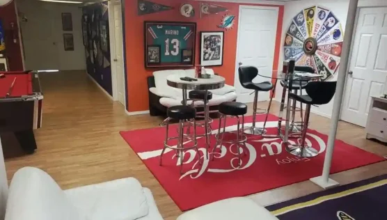 Presley’s Penthouse lounge