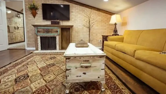 double queen features distinctive and elegant décor