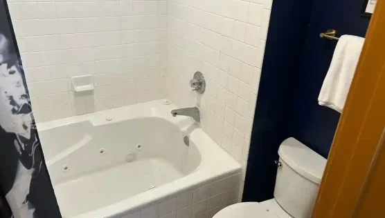 king cottage bathroom